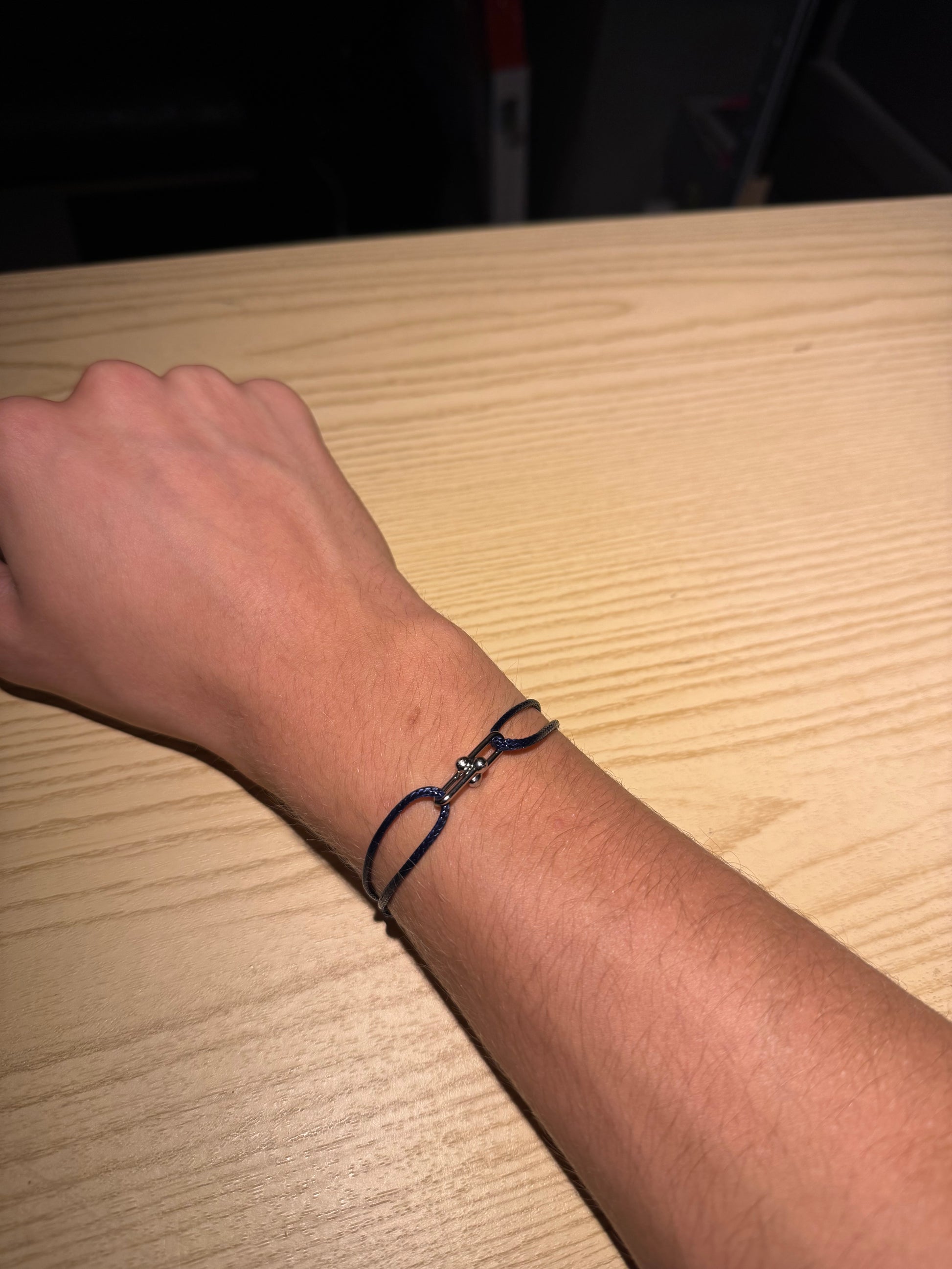 Slot armband