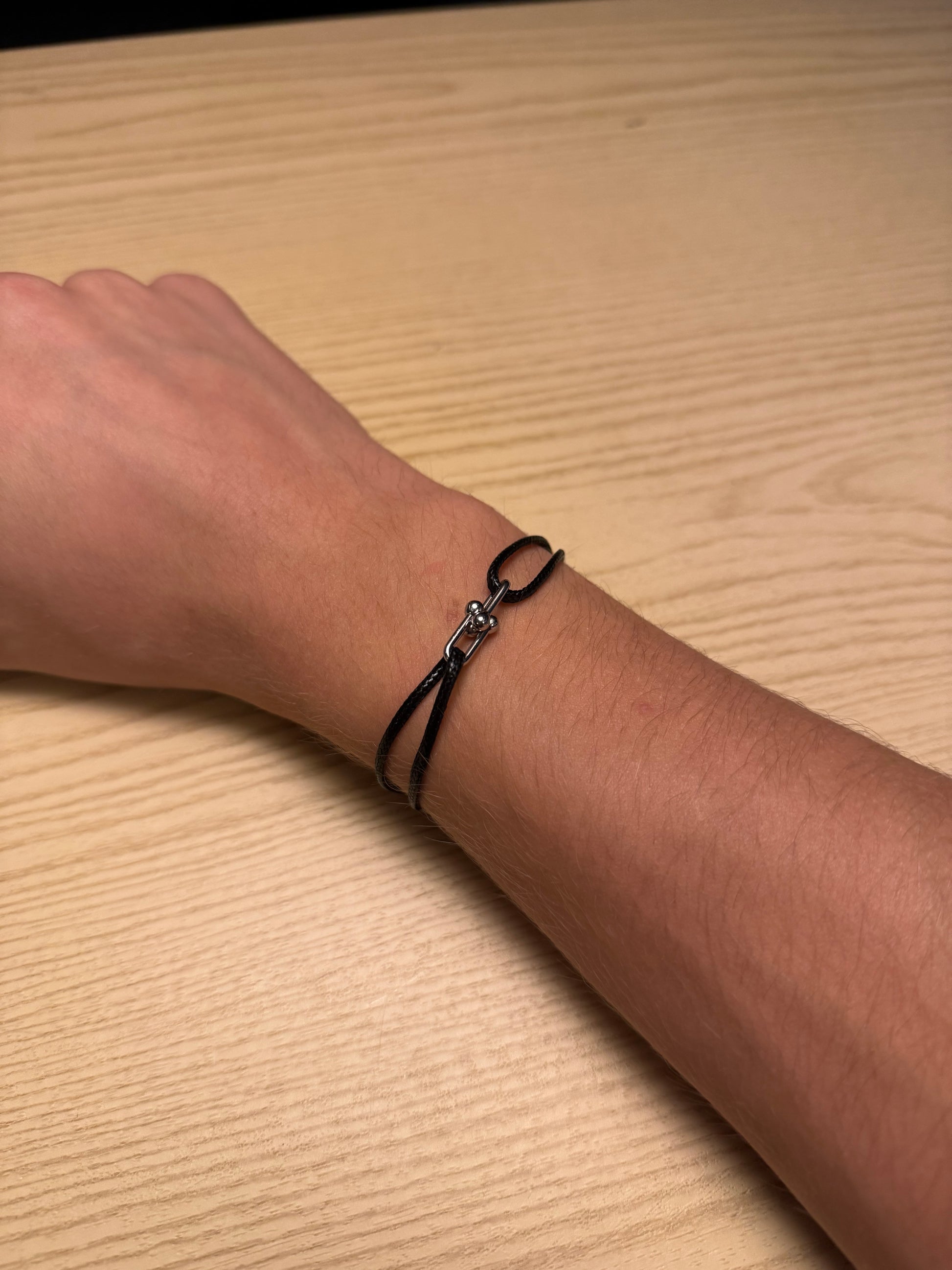 Slot armband